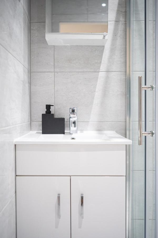 Studios With Ensuite Showers & Share Kitchens Prime Location Near Hospital, Town Center Apt 3 St Helens  Екстериор снимка
