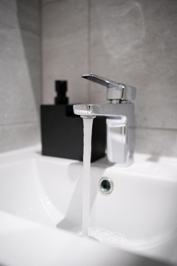 Studios With Ensuite Showers & Share Kitchens Prime Location Near Hospital, Town Center Apt 3 St Helens  Екстериор снимка